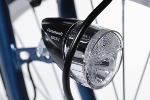 走行が重くならないバッテリー駆動のライトです。