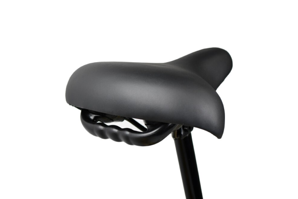 サドルの下に取っ手がついているの駐輪時のスタンド立てるのもラクラク。