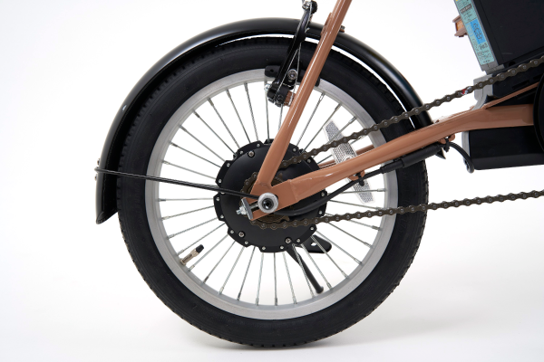 漕ぎだしや坂道をアシストでカバーし快適な走行を実現。