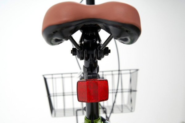 リアリフレクター装備で夜道も安心、※前ライトは付属しません夜間走行時は別途取り付け、点灯をお願いします。