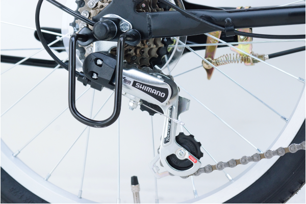安心・快適に走行可能なSHIMANO製の外装6段変速。