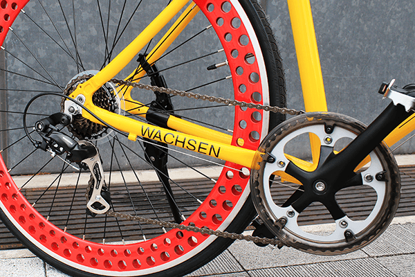 シマノ製ディレイラー搭載。確実な変速を実現します。