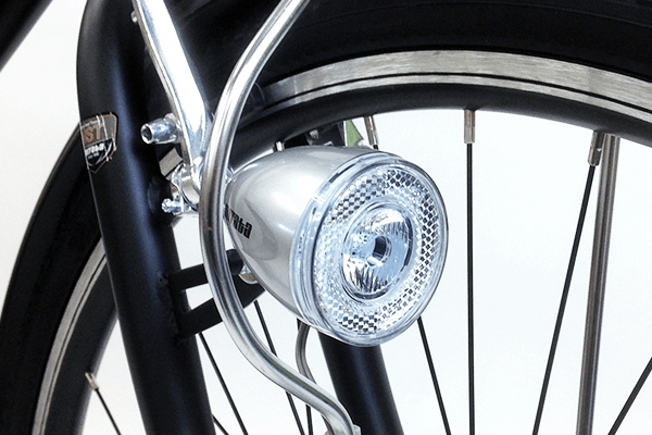 暗くなると点灯するLEDライト。オートライトなので点灯中もペダルが重くなりません。