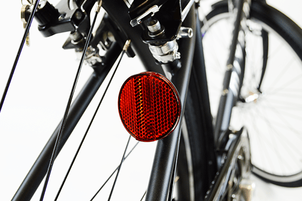 夜間の走行時に必須！反射板が標準装備。