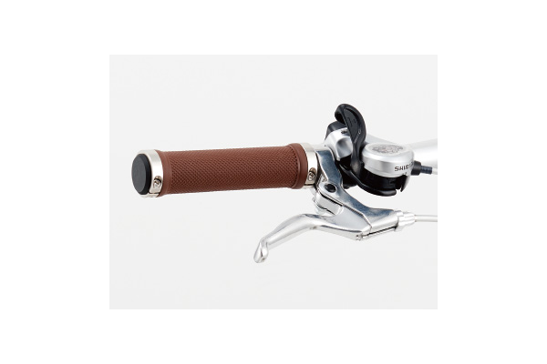 シフターにはトリガー＆ボタン式で分かりやすい操作方法のShimano SL-TX50を使用。