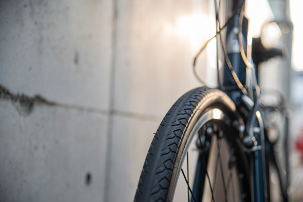 パンクに強く、快適な乗り心地の35Cタイヤ。