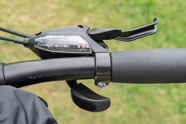 シマノ製ブレーキ一体型シフトレバーで快適な操作を実現。