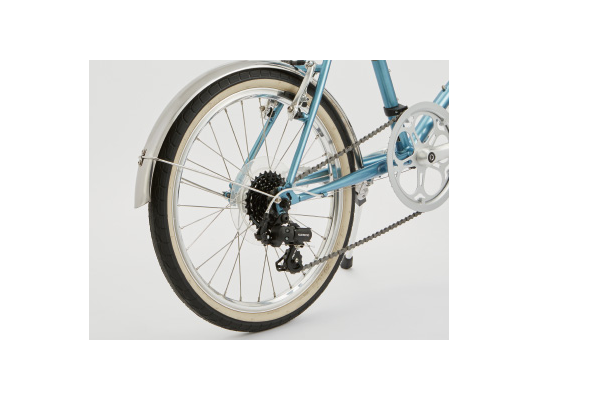 ぬれた路面での水の跳ね上がりを防ぐ、デイリーユースには非常に便利な装備。