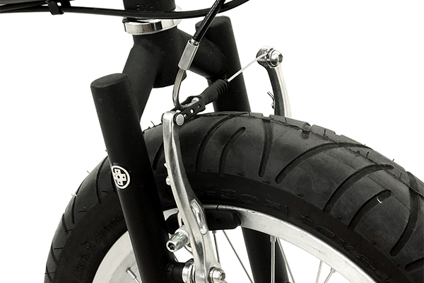 ブレーキの効きが良く、安心して走行することができるVブレーキをセレクト。