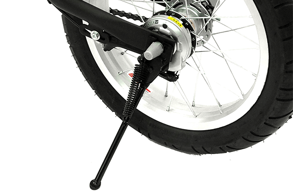 停車時に必須になるスタンドも搭載！