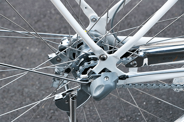 内装式のため、チェーンが外れることがかなり少なく、止まった状態でも変速が可能です。