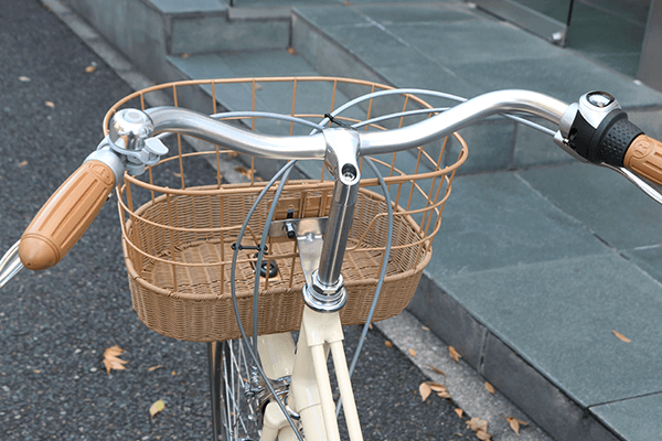 サビに強いアルミ製のセミアップハンドル。