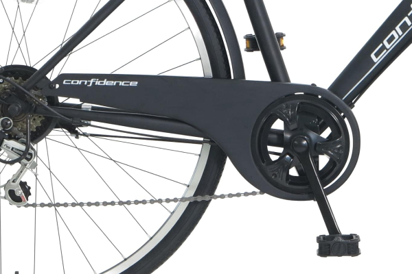 すその巻き込みや汚れを防止するチェーンケース。