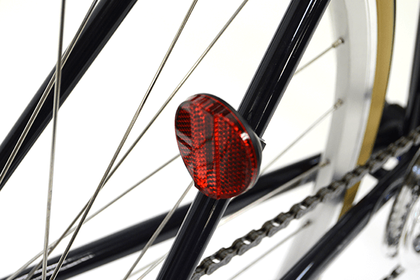 夜間の走行時に必須！反射板が標準装備。