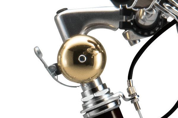 澄んだ音色が心地よい真鍮ベル。凛とした雰囲気を醸し出します。