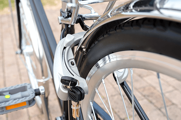 防犯に必須なリング錠を標準装備。簡単に施錠が可能です。(※画像は2020モデルです)