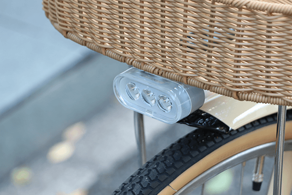 暗くなったら自動で点灯するオートライトを装備。