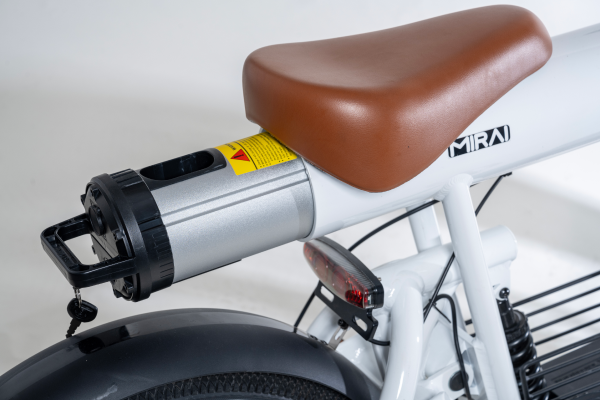 見た目を損なわないためにトップチューブにバッテリーが内蔵。取り外しも簡単にできます。