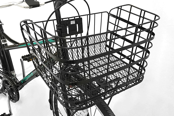 幅40cm×奥行28cm×高さ22cmのワイドなバスケットを搭載。