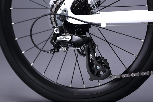 1×8段、フロントは変速の無いシングル仕様。シンプルかつチェーントラブルを減らすことに貢献。