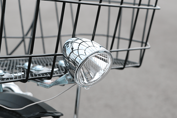 長持ちするLEDオートライトを標準装備！暗い夜道も安心です。