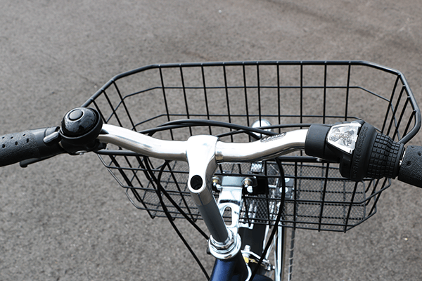 丈夫でサビに強いステンレスのハンドルを採用。