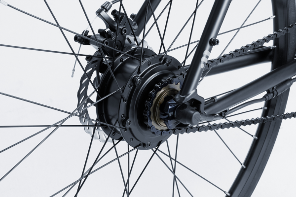 あえてのシングルスピード、シンプルかつ街乗りに最適でギアの切り替えが必要なく、誰でも乗りこなしやすい。