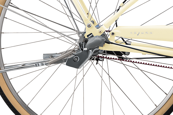 停車時でもギアチェンジが可能な内装ギアを採用。スムーズなギアチェンジが可能です。