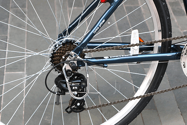 上り坂も楽に走ることができる外装7段変速機付き。