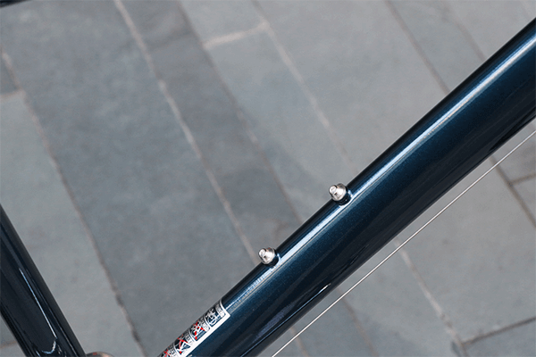 スポーツドリンク用ホルダーまたはペットボトル用ホルダーが設置可能！