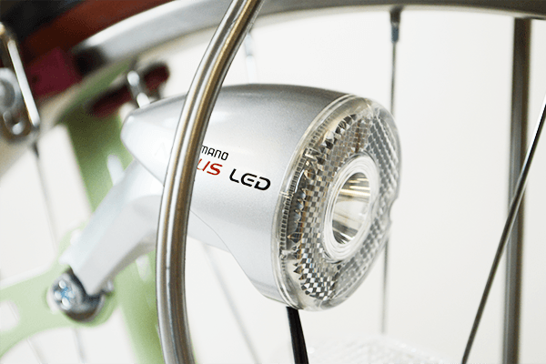 長持ちするLEDオートライトを標準装備！暗い夜道も安心です。