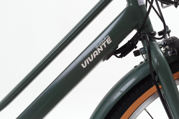 配線がフレーム内に入っているので見た目もスッキリ。