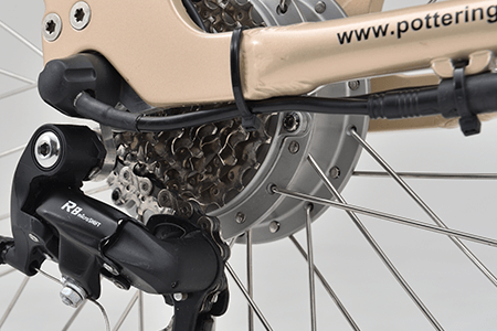 モーターは後輪に