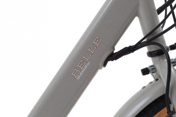 配線がフレーム内に入っているので見た目もスッキリ。