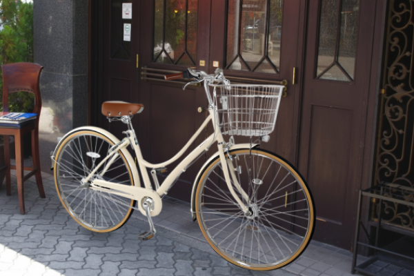 中古自転車１８２０　前後タイヤ新品！　ブリヂストン　マリポーサ　２６インチ　３段ギヤ　アルミフレーム　ベルトドライブ　ハンドルライト　ワイヤー錠 アルベルト［L型］ ブリヂストン(BRIDGESTONE) シティサイクル
