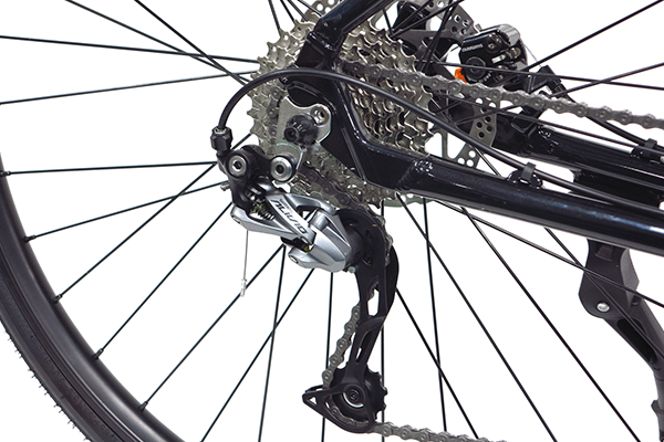 リア9段変速を装備し、アシストと組み合わせることで様々なシチュエーションに対応可能。