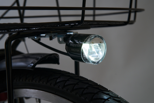 リフレクター付きのかご下LEDライト。点灯・消灯もスイッチで簡単操作。