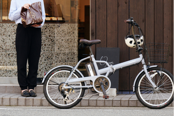 【電動自転車・電動アシスト自転車】SAIMOTO イーコンシャス コンパクト［外装6段変速］［20インチ］［大容量前カゴ］