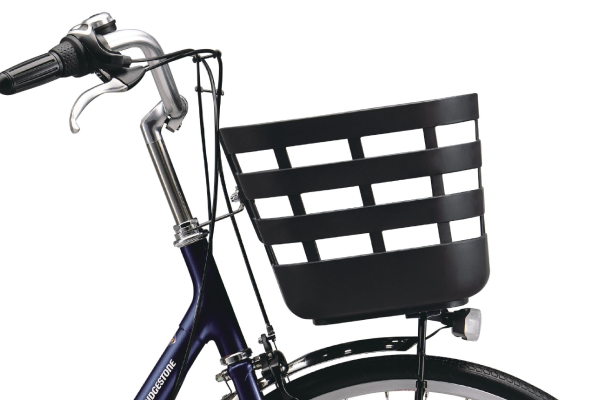 樹脂製だからサビない。幅40.5cm、奥行33.7cm、深さ24.9cmでたっぷり物が入って物が落ちにくいデザイン。