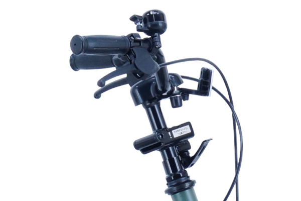 レバー操作で簡単に折りたたみが可能です。