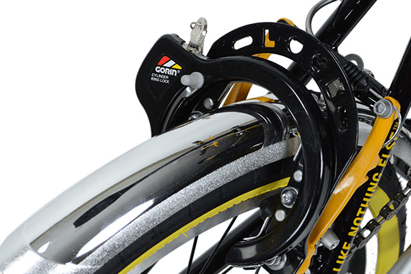 大切な自転車を守る為に、簡単ロック・解除が可能なカギ（リング錠）を装着。