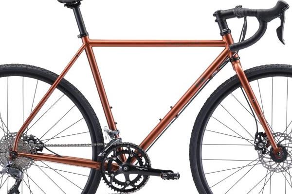 細身でクラシカルなホリゾンタルクロモリフレーム。