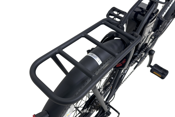 ちょっとした荷物やカゴを付けられるクラス18キャリア