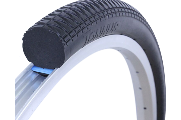 空気を入れる必要がなく、パンクしない次世代タイヤ「TANNUS」。