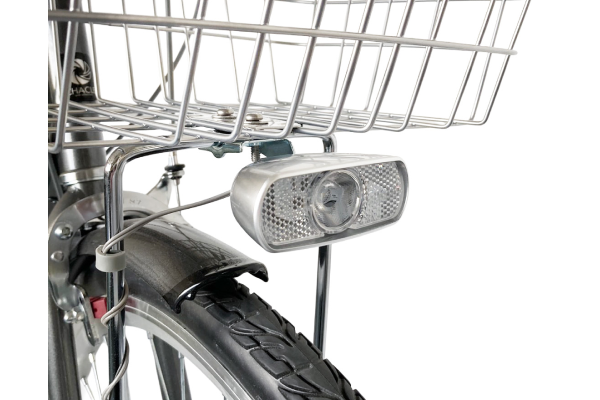 ライト切れの心配なく、周囲が暗くなると自動的に点灯し遠くまで照らせるLEDハブダイナモライトを搭載。