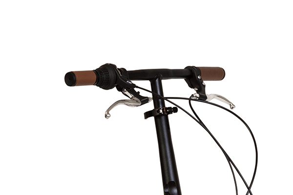 高さ調整機能付きのアルミハンドルステムを採用。