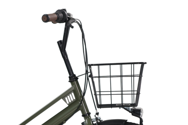 フチが太く強化され変形のしにくい前かごを装備。