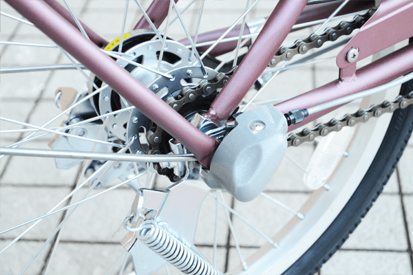 内装変速機なので、チェーンが外れることがかなり少なく、止まった状態でも変速が可能です。