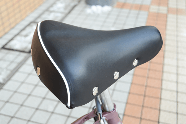 細やかなところにもオシャレに気を配るママさんのために、オシャレなサドルを採用。