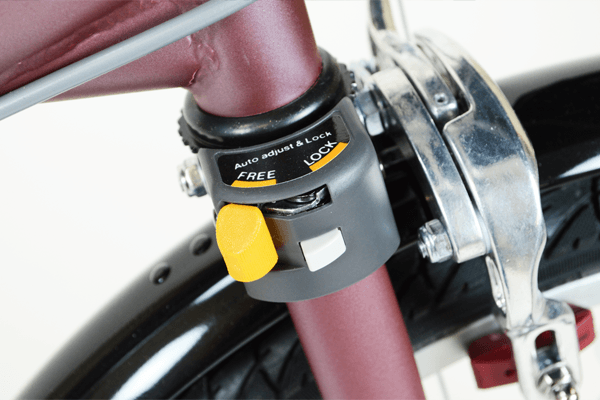 ON/OFFで停車時のハンドルの回転を制御できるので、安心してお子様の乗せ降ろしができます。
